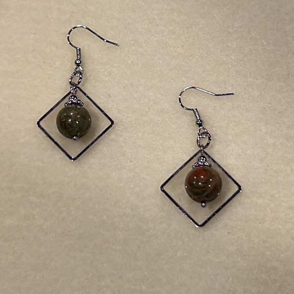 22140 Unakite (Green) Earrings - Picture 6 of 6